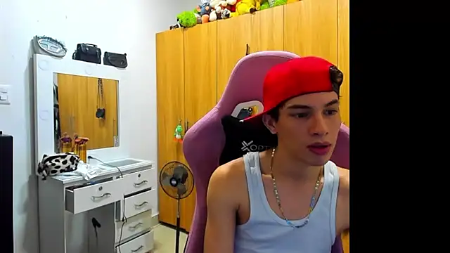 Pride couple online show from July 9, 2026, 8:02 pm