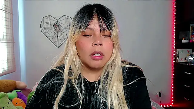 Snapshot of EllieMoonX chatting on November 17, 2025, 3:07 pm EllieMoonX online show from November 17, 2025, 3:07 pm