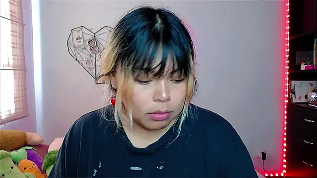 Snapshot of EllieMoonX chatting on December 1, 2025, 8:25 pm EllieMoonX online show from December 1, 2025, 8:25 pm