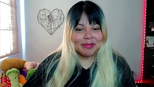 EllieMoonX online show from December 17, 2025, 5:30 pm