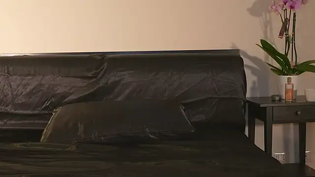 AbrilColls  online show from March 14, 2026, 7:58 am