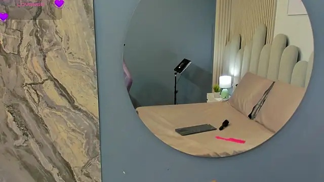 luly dreams online show from April 10, 2026, 11:15 am