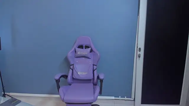 luly dreams online show from April 15, 2026, 12:23 pm