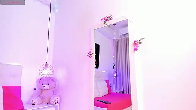 Snapshot of Nara_Pink chatting on December 15, 2025, 2:32 pm Nara Pink online show from December 15, 2025, 2:32 pm