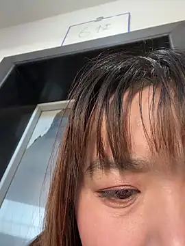 weiww1995 online show from December 21, 2025, 3:57 am