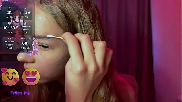 LunaCrave online show from December 15, 2025, 11:14 am