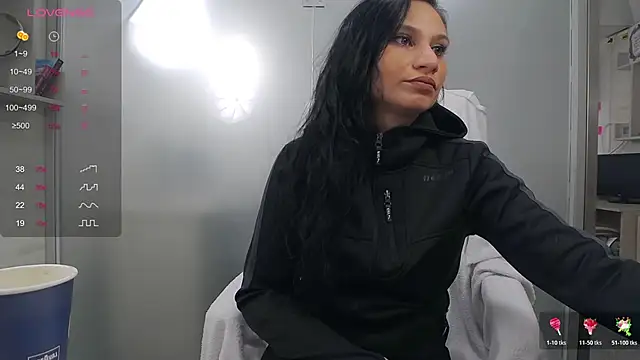 YaraXCox online show from November 4, 2025, 4:22 am