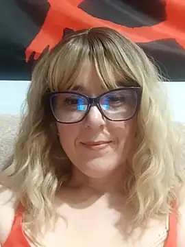 Amelialove42 online show from April 5, 2026, 7:11 pm