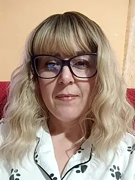 Amelialove42 online show from June 7, 2026, 4:00 pm
