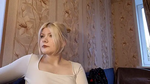 Snapshot of EllenMompoint chatting on October 28, 2025, 7:23 am EllenMompoint online show from October 28, 2025, 7:23 am