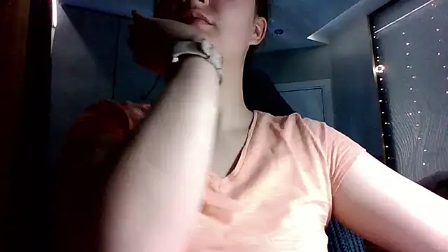 MoodieMira online show from November 6, 2025, 7:26 pm