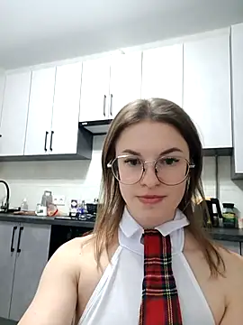 Snapshot of emelija chatting on November 11, 2025, 8:20 pm emelija online show from November 11, 2025, 8:20 pm