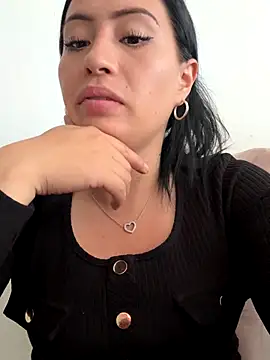 saris moon online show from October 21, 2025, 5:24 pm