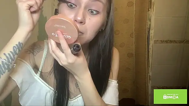 ArianeBhayani online show from November 13, 2025, 9:14 pm