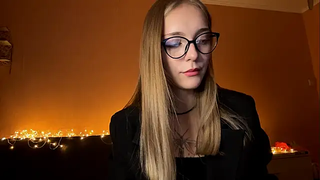 EvaPeace online show from October 9, 2025, 5:00 pm