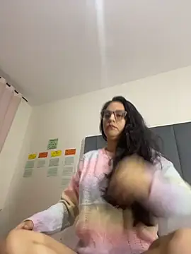 julieta rossi online show from November 28, 2025, 3:20 am