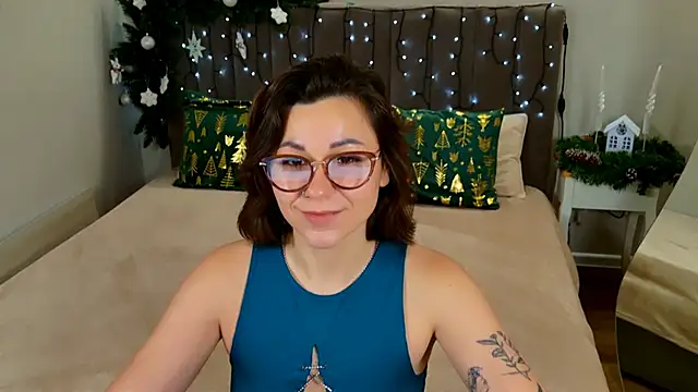 EdenSolis online show from December 21, 2025, 9:27 am