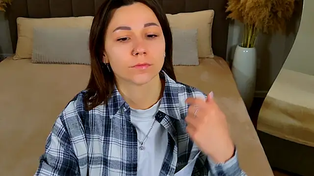 EdenSolis online show from March 24, 2026, 10:09 am