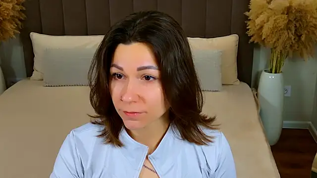 EdenSolis online show from April 16, 2026, 7:31 am