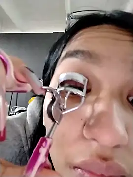 Snapshot of Valen_russo chatting on October 15, 2025, 1:11 pm Valen russo online show from October 15, 2025, 1:11 pm