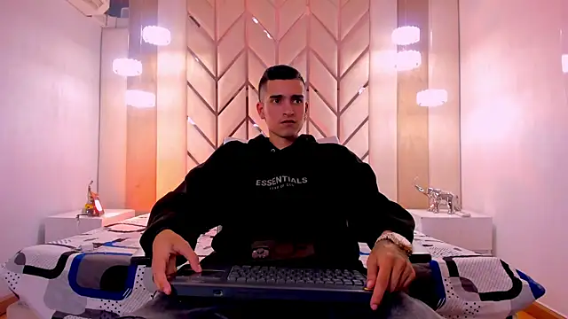 Ethan Boy  online show from February 6, 2026, 8:01 pm