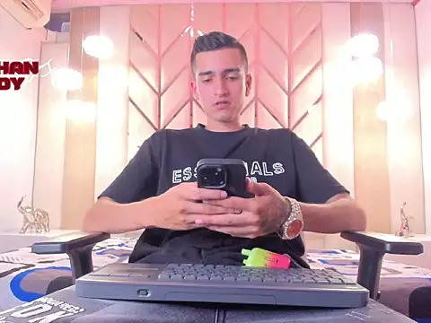 Ethan Boy  online show from February 21, 2026, 8:32 pm