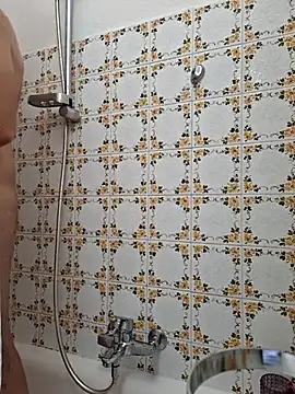 Snapshot of suisseitalie chatting on October 15, 2025, 6:30 pm suisseitalie online show from October 15, 2025, 6:30 pm