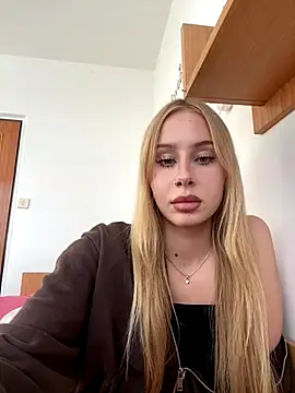 Snapshot of RemyStyles chatting on October 24, 2025, 2:35 pm RemyStyles online show from October 24, 2025, 2:35 pm