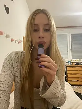 Snapshot of RemyStyles chatting on November 24, 2025, 8:30 pm RemyStyles online show from November 24, 2025, 8:30 pm