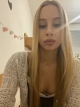 Snapshot of RemyStyles chatting on November 27, 2025, 10:45 pm RemyStyles online show from November 27, 2025, 10:45 pm