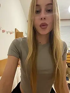 Snapshot of RemyStyles chatting on December 21, 2025, 12:18 am RemyStyles online show from December 21, 2025, 12:18 am