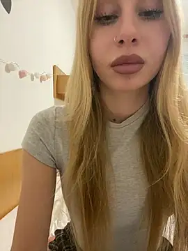 Snapshot of RemyStyles chatting on January 7, 2026, 11:51 pm RemyStyles online show from January 7, 2026, 11:51 pm