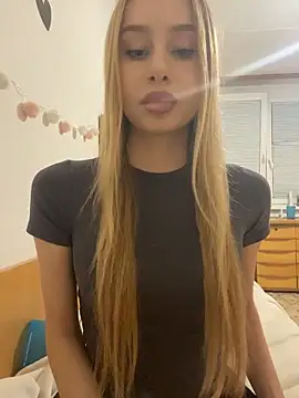 Snapshot of RemyStyles chatting on February 9, 2026, 10:03 pm RemyStyles online show from February 9, 2026, 10:03 pm