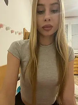 Snapshot of RemyStyles chatting on February 19, 2026, 9:33 pm RemyStyles online show from February 19, 2026, 9:33 pm