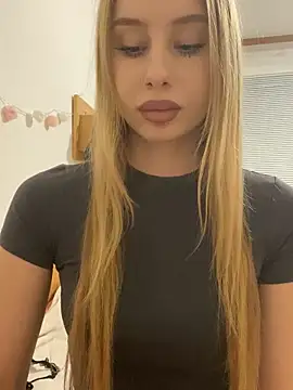 Snapshot of RemyStyles chatting on February 25, 2026, 10:19 pm RemyStyles online show from February 25, 2026, 10:19 pm