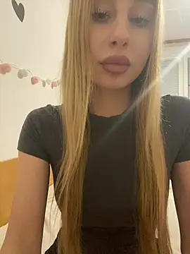 Snapshot of RemyStyles chatting on February 27, 2026, 10:43 pm RemyStyles online show from February 27, 2026, 10:43 pm