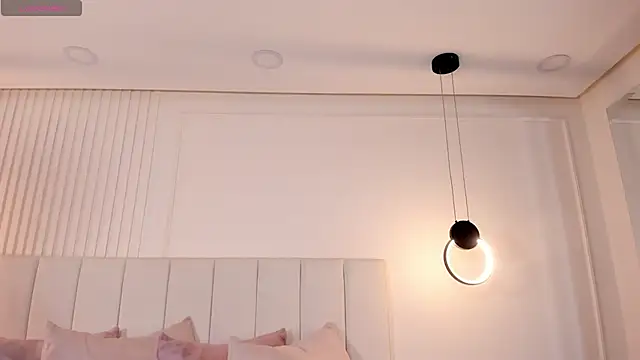 amira sanz online show from November 28, 2025, 2:25 am