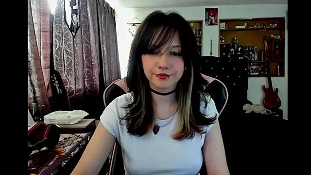 Maki Zein  online show from February 4, 2026, 8:03 pm