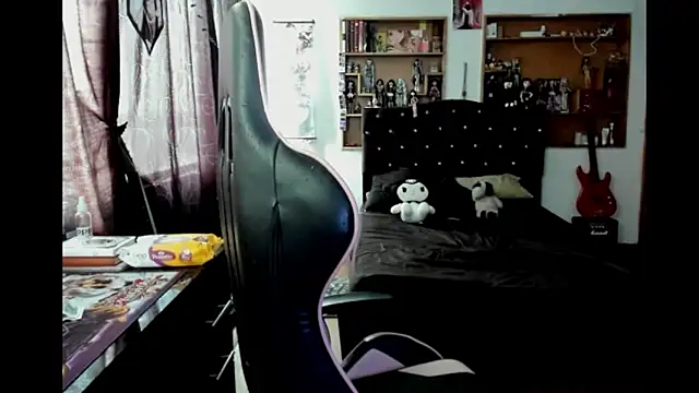 Maki Zein  online show from March 6, 2026, 4:36 pm