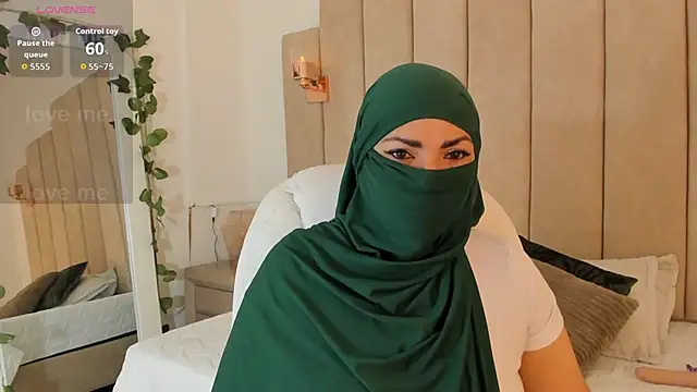  naylaa  online show from November 29, 2025, 4:04 am