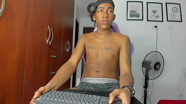 Snapshot of latin_kay1 chatting on February 20, 2026, 10:54 pm latin kay1 online show from February 20, 2026, 10:54 pm