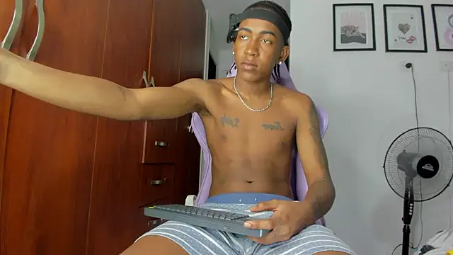 Snapshot of latin_kay1 chatting on February 21, 2026, 10:11 pm latin kay1 online show from February 21, 2026, 10:11 pm