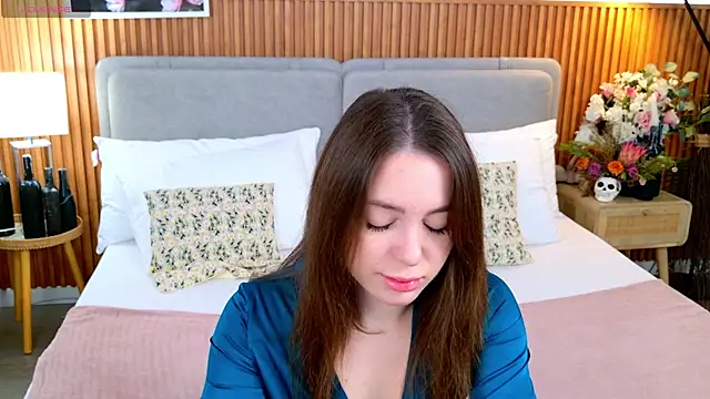 JulliRoss online show from October 22, 2025, 5:08 am