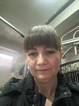 Butterfly8385 online show from November 17, 2025, 1:28 pm