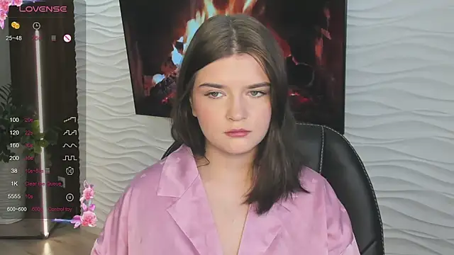 Mori Girll online show from November 3, 2025, 1:01 pm