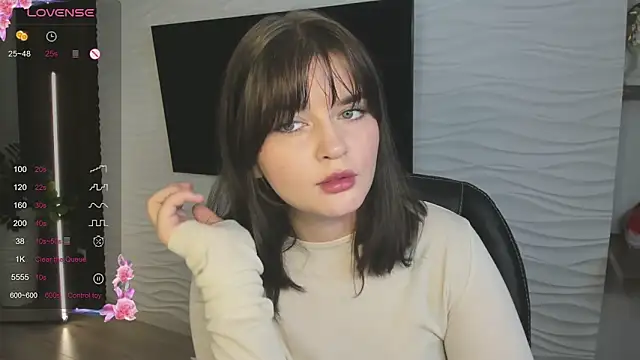 Mori Girll online show from November 8, 2025, 1:11 pm