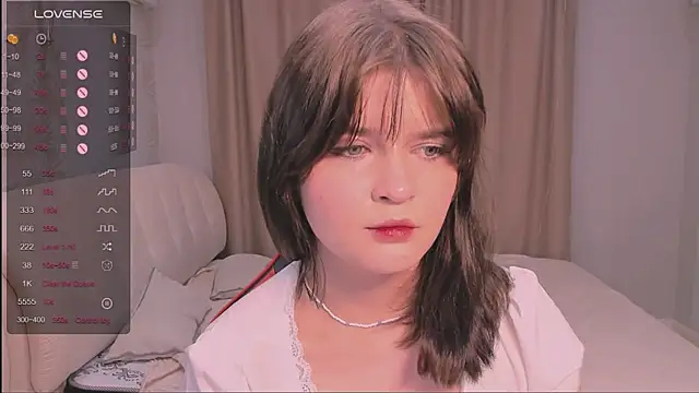 Mori Girll online show from November 15, 2025, 1:40 pm