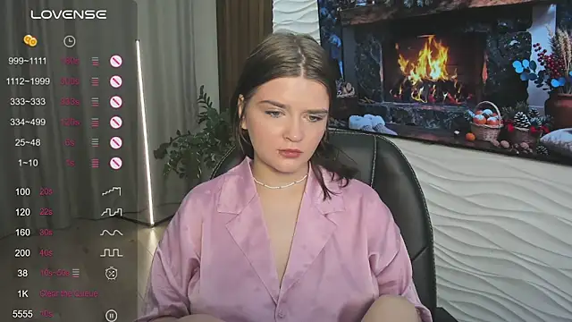 Mori Girll online show from November 27, 2025, 1:13 pm