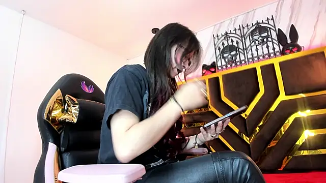 Evangelinejoness  online show from October 27, 2025, 11:36 am