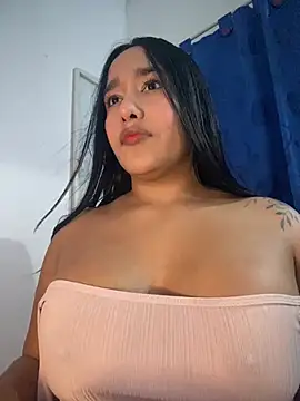 Snapshot of mis-violetha chatting on July 5, 2026, 10:39 pm mis-violetha online show from July 5, 2026, 10:39 pm